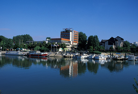 Hotel along Marne